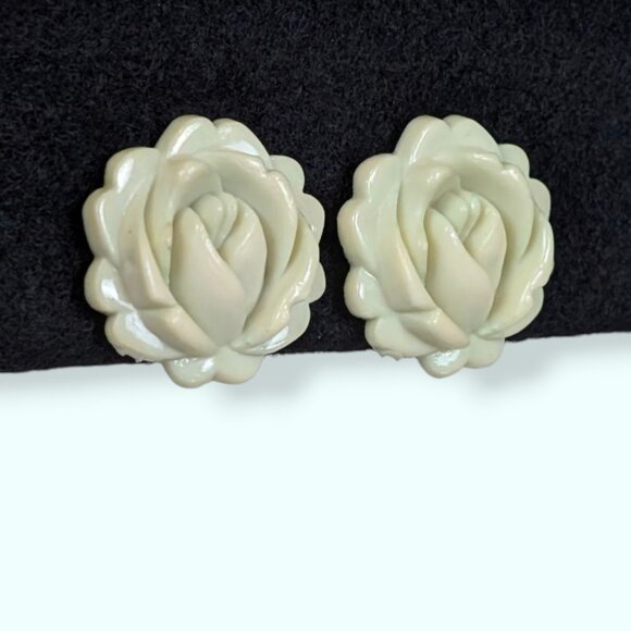 Vintage Off-White Molded Floral Earrings - Picture 1 of 6